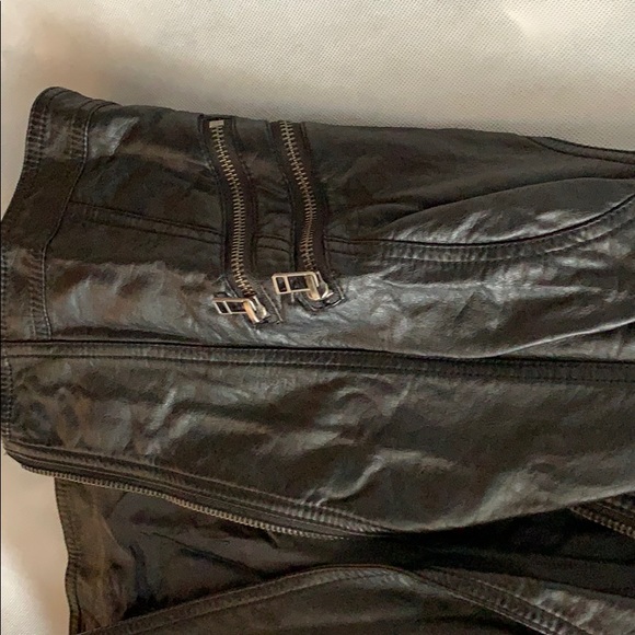 Vest - Picture 2 of 3